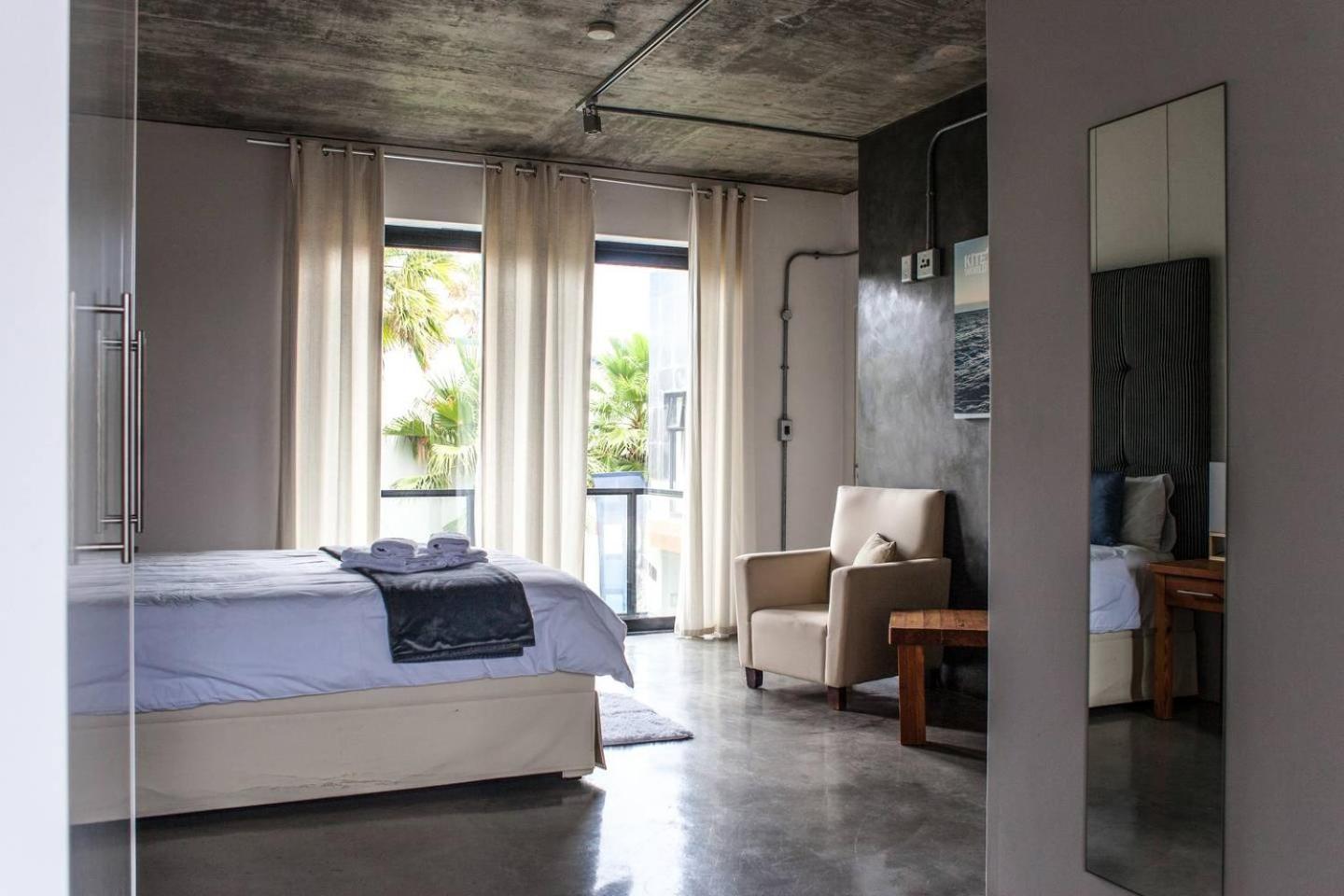 Villa Rooftop Pool - Walk To Beach, Mountain Views! Sunset Mansion, Cape Town